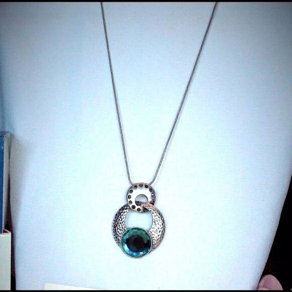 Lia Sophia Kiam Family Collection "Caleigh" Pendant Necklace, Cut Crystals, NWOT - Picture 6 of 10